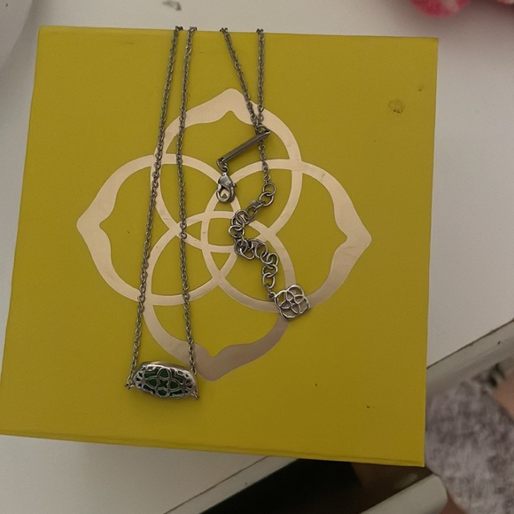 kendra scott necklace - Picture 3 of 3